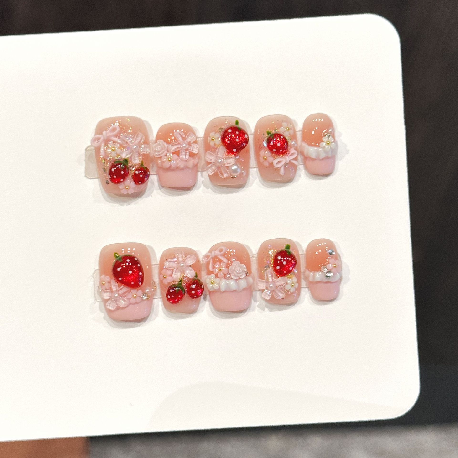 Nail Art Fake - 10 pièces mignon rouge fraise presse