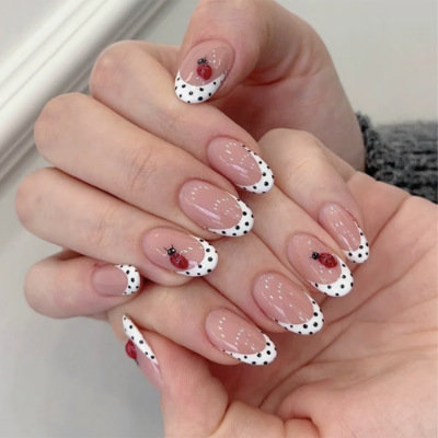 Lot de 24 faux ongles en amand - Nail Art Simple avis et prix