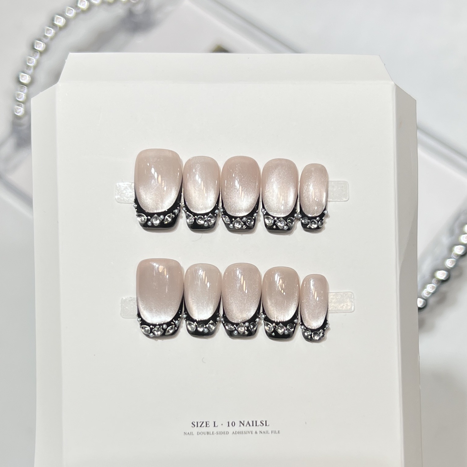 10 faux ongles noirs effet œil - Nail Art Eye Cat avis et prix